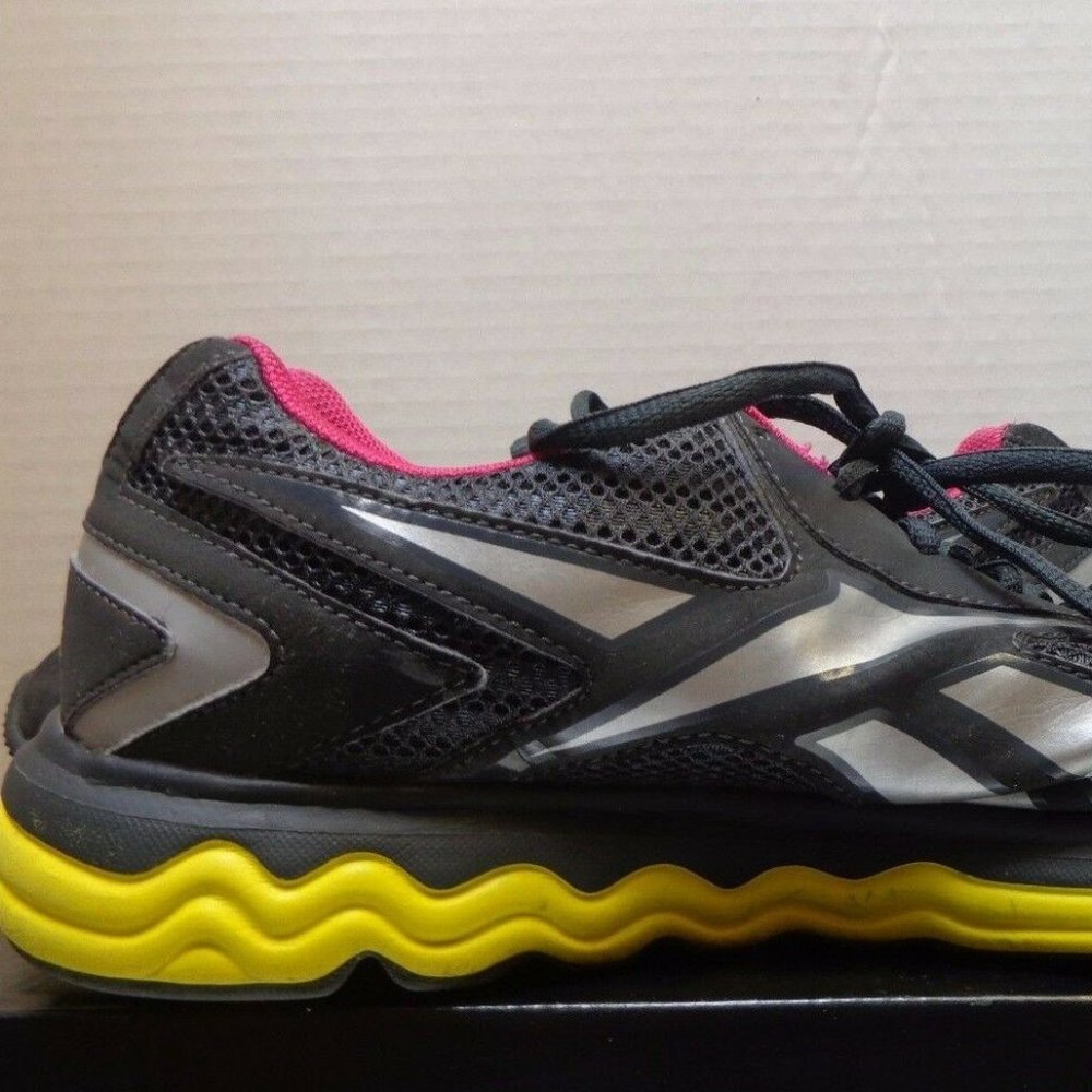 REEBOK Pink Yellow Grey Black FUELFOAM  size 10